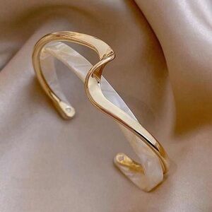 New 18k Gold  Plated and Pearl Twist Cuff Bracelet